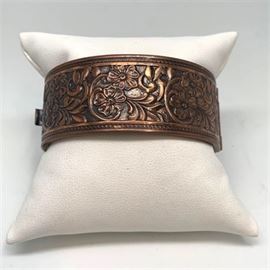 Lot 231
Vintage Floral Repousse Cuff Bracelet
