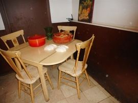 Vintage Double Drop leaf Table. with Four Side Chairs. All needs re purposing.!
