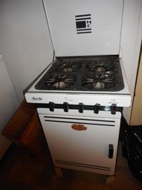 Vintage Enamel Magic Chef Gas Stove. Oven