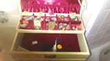 Vintage jewerly and lots o lots o more of all kinds of costumes jewelry.