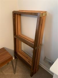 Frames that open up to hold quilts