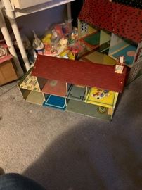 2 metal doll houses