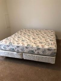 King Bed Mattress w Box Spring Frame