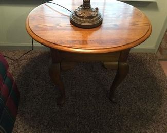 Close up,of table - curved queen Ann legs