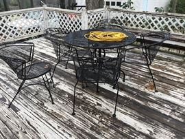 Round Table and 4 chairs - black wrought iron