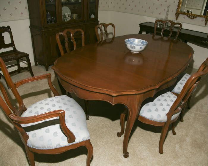 LOVELY DREXEL DINING FURNITURE - SHOWROOM QUALITY. THREE LEAVES & CUSTOM PADS