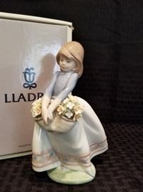 Lladro: May Flowers
