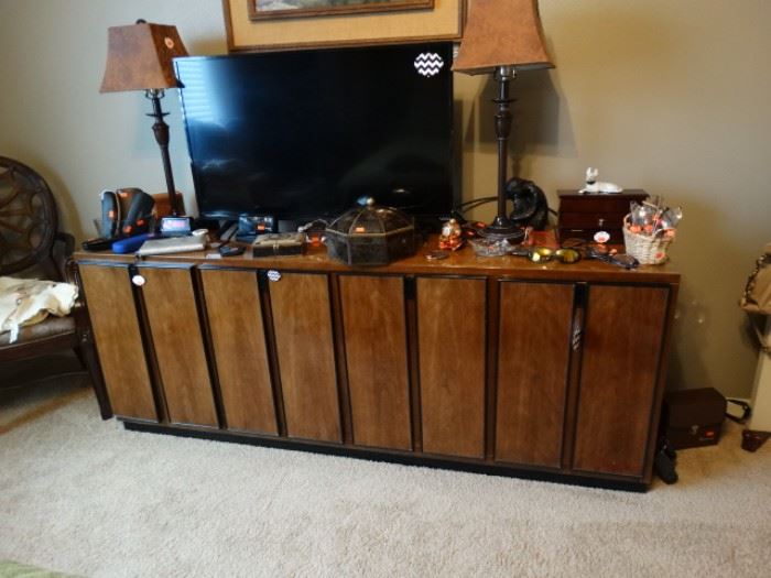 Henredon cabinet with mirror