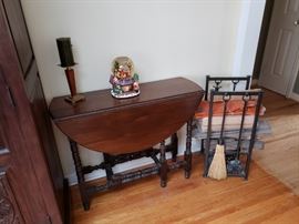 Gateleg table