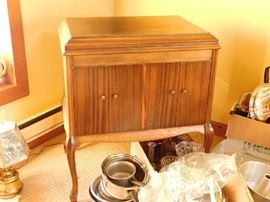 Crank Victrola in working order