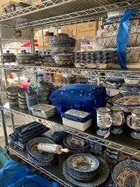 Tons of Temptaions cookware/serving pieces/dinnerware ....most never used!!