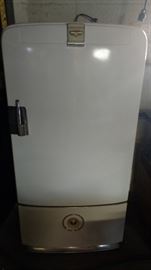 Vintage Refrigerator  Working! Clean!