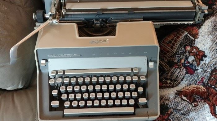 Manual Typewriter, works perfect
