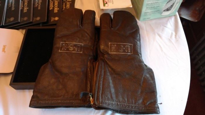 US Navy gloves