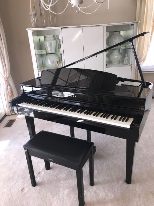 YAMAHA CLAVINOVA CLP-565GP PIANO