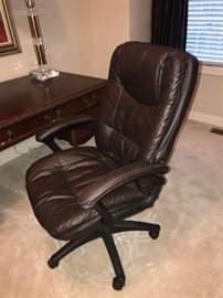 OFFICE CHAIR