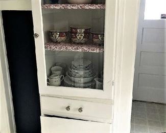 Another kitchen cabinet