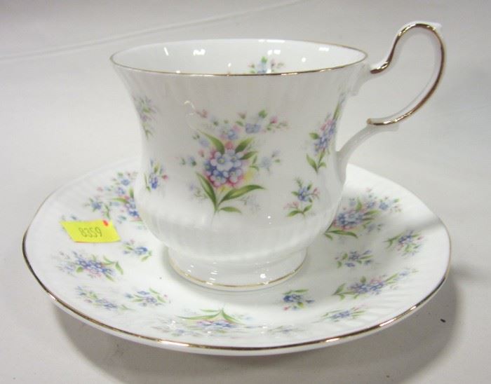 QUEEN'S CHINA ENGLISH TEACUP "FOR-GET-ME-NOT"
