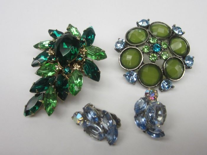 	TWO VINTAGE RHINESTONE PINS AND PAIR OF CLIP ON EARRINGS