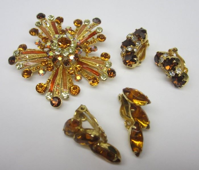 VINTAGE COSTUME JEWELRY RHINESTONE "STARBURST" PIN AND TWO PAIRS OF CLIP-ON EARRINGS