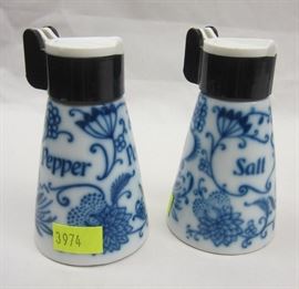 PAIR OF BAVARIAN BLUE AND WHITE PORCELAIN SHAKERS
