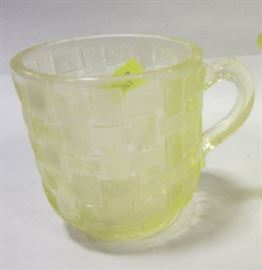 VASELINE GLASS 2.5" CUP
