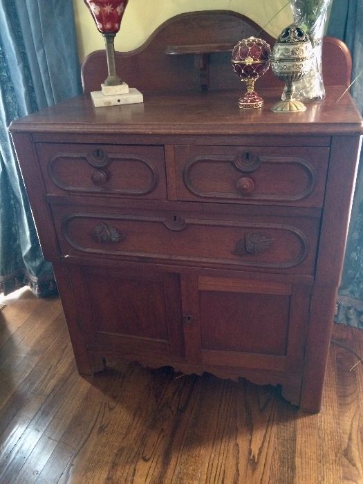 1800's walnut chest in excellent condition!