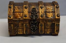 Vintage Treasure Chest Box Pirates Trunk  Jewel ...