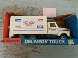 Ertl True Value Delivery Truck NIB