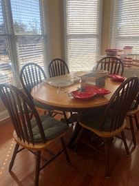 GREAT KITCHEN TABLE WITH CHAIRS 