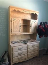 I HAVE A MATCHING DRESSER 