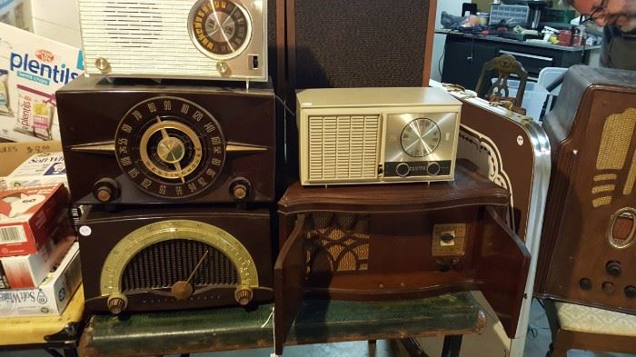 Zenith  assorted Tube Radios 