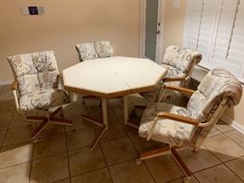 Vintage dinette set with 4 chairs