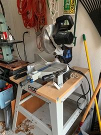 Delta miter saw with table