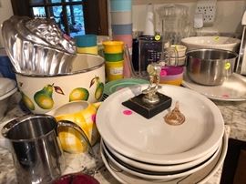 kitchen ware, mixing bowls