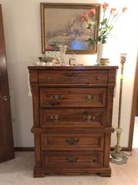 chest of drawers