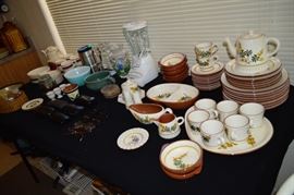 Blender, Pyrex, dishes, glassware