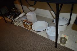 Enamelware, mixer, small food processor