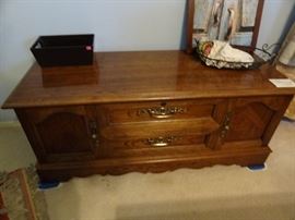 Lane cedar chest