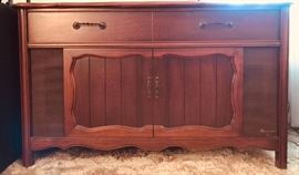 Magnavox console stereo and record player