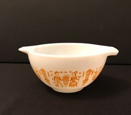 Vintage Pyrex Amish Butterprint Cinderella bowl 1.5 pint (rare)