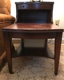 Vintage end table (pair)