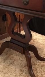 Alternate view of Duncan Phyfe table