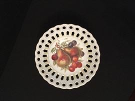 Alternate view of pedestal dish