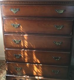 Link Taylor Chest of drawers