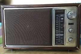 Realistic AM/FM radio