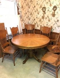 Oak kitchen table with 2 arm chairs and 4 side chairs