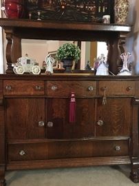 Gorgeous Golden Tiger Oak Sideboard with Crystal Knobs
4 Drawers and 3 Doors