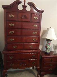 Beautiful Mahogany Tall Boy Chest
Matching Mahogany Nitestand