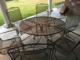 Vintage Heavy Iron Patio Set with Four Chairs (Spring Action)